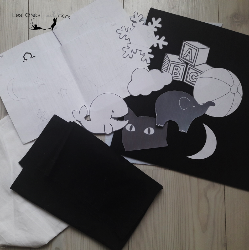 Livre Bébé en tissu - livre noir et blanc - reconnaissance des couleurs -  début